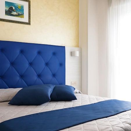 Hotel Haus Charlotte Сан Бенедето дел Тронто Екстериор снимка