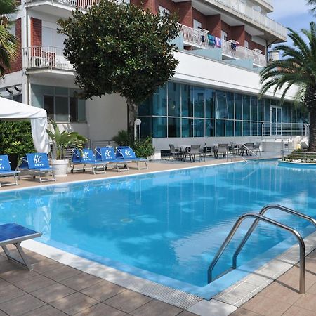Hotel Haus Charlotte Сан Бенедето дел Тронто Екстериор снимка