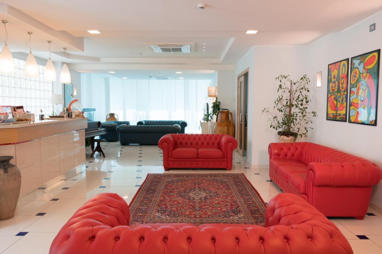Hotel Haus Charlotte Сан Бенедето дел Тронто Екстериор снимка