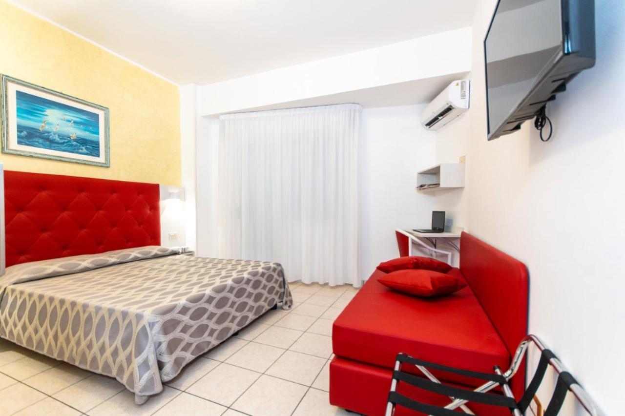 Hotel Haus Charlotte Сан Бенедето дел Тронто Екстериор снимка