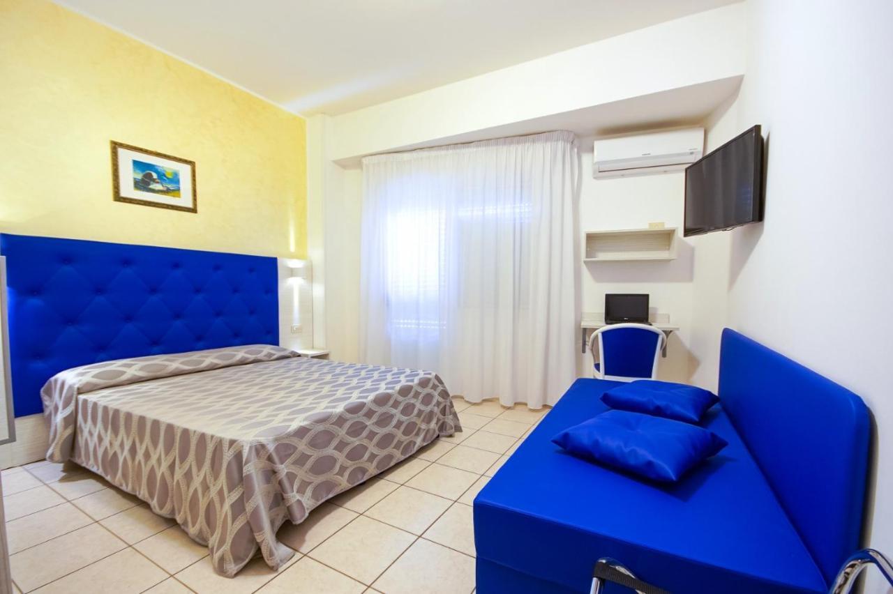 Hotel Haus Charlotte Сан Бенедето дел Тронто Екстериор снимка