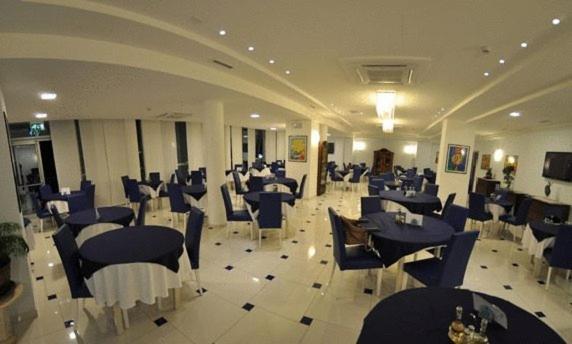 Hotel Haus Charlotte Сан Бенедето дел Тронто Екстериор снимка