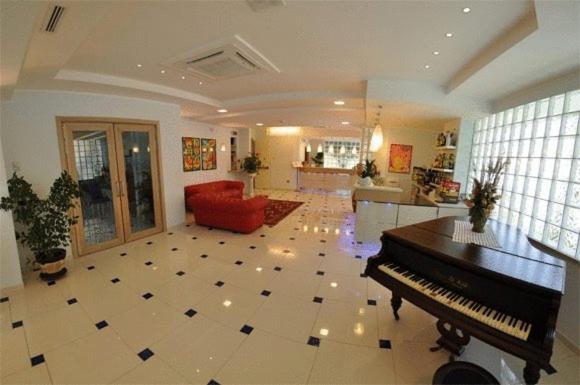 Hotel Haus Charlotte Сан Бенедето дел Тронто Екстериор снимка
