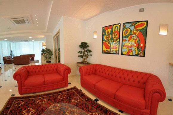 Hotel Haus Charlotte Сан Бенедето дел Тронто Екстериор снимка