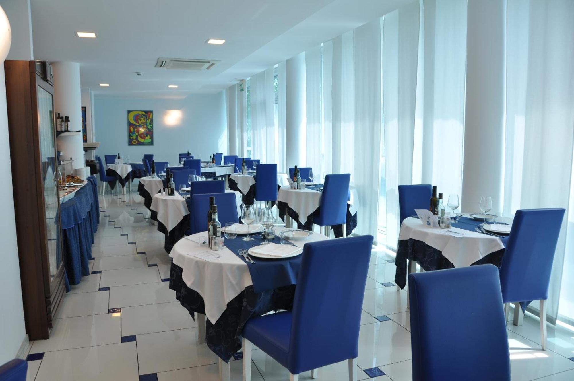 Hotel Haus Charlotte Сан Бенедето дел Тронто Екстериор снимка