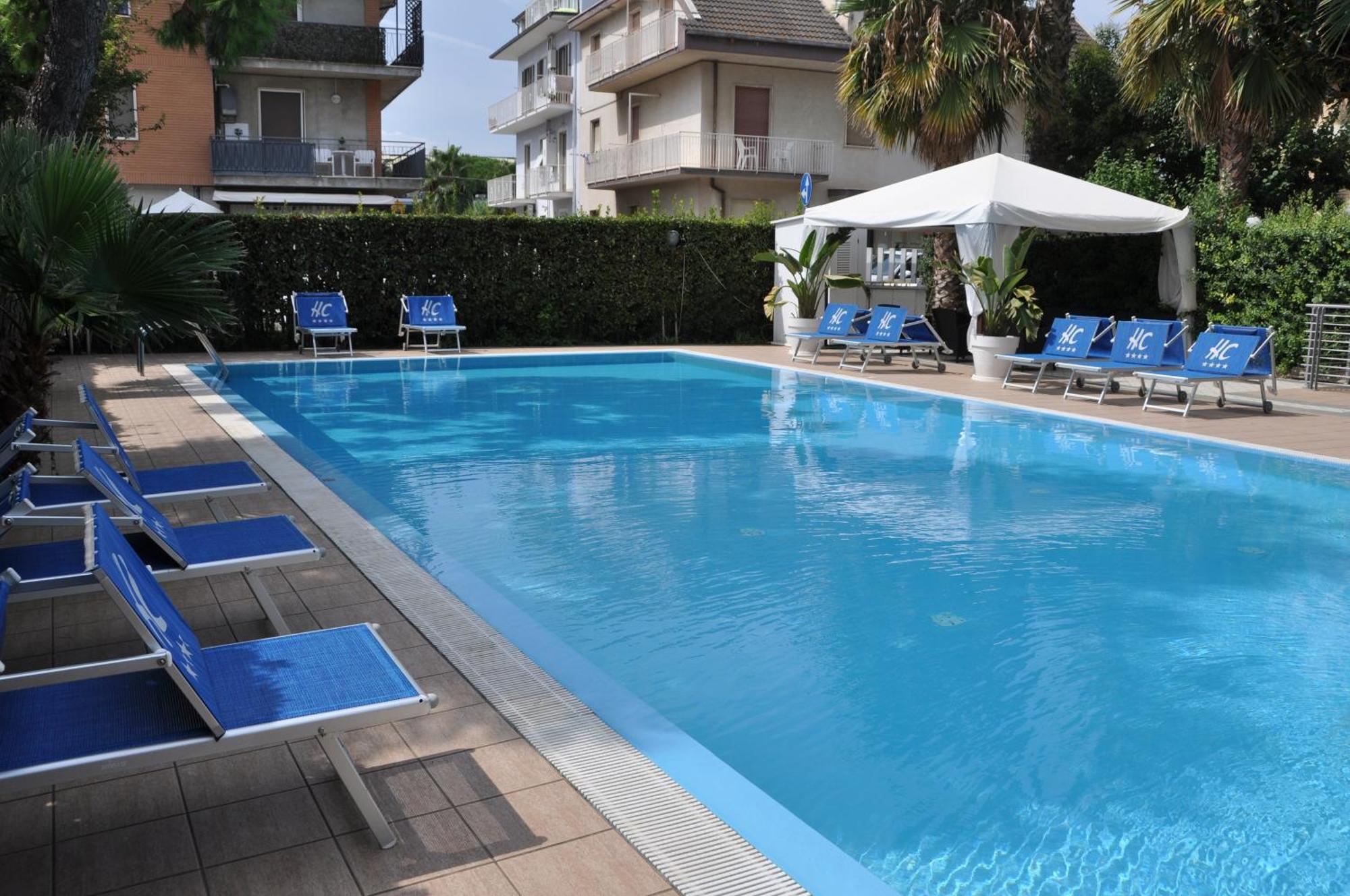 Hotel Haus Charlotte Сан Бенедето дел Тронто Екстериор снимка