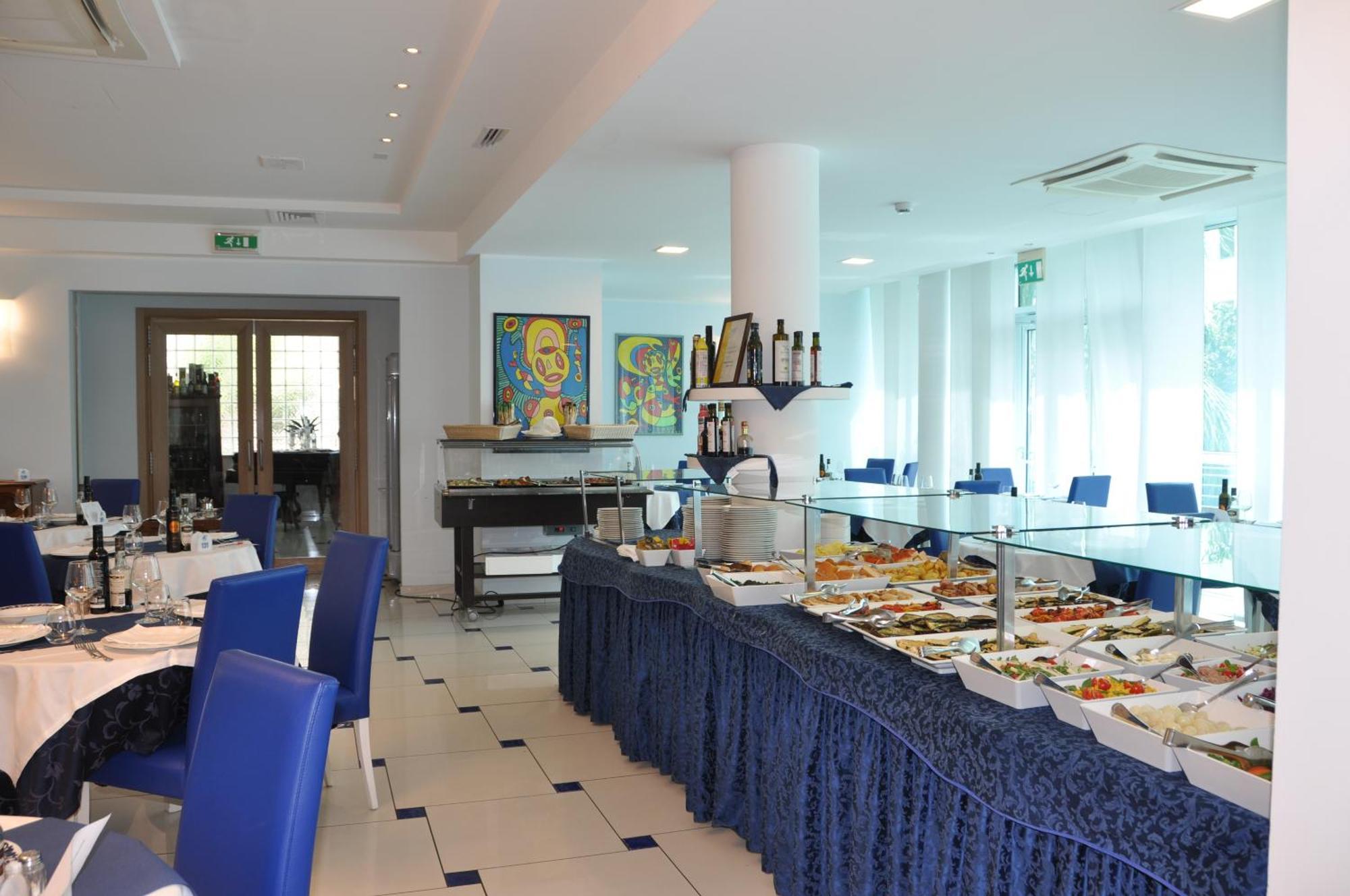 Hotel Haus Charlotte Сан Бенедето дел Тронто Екстериор снимка